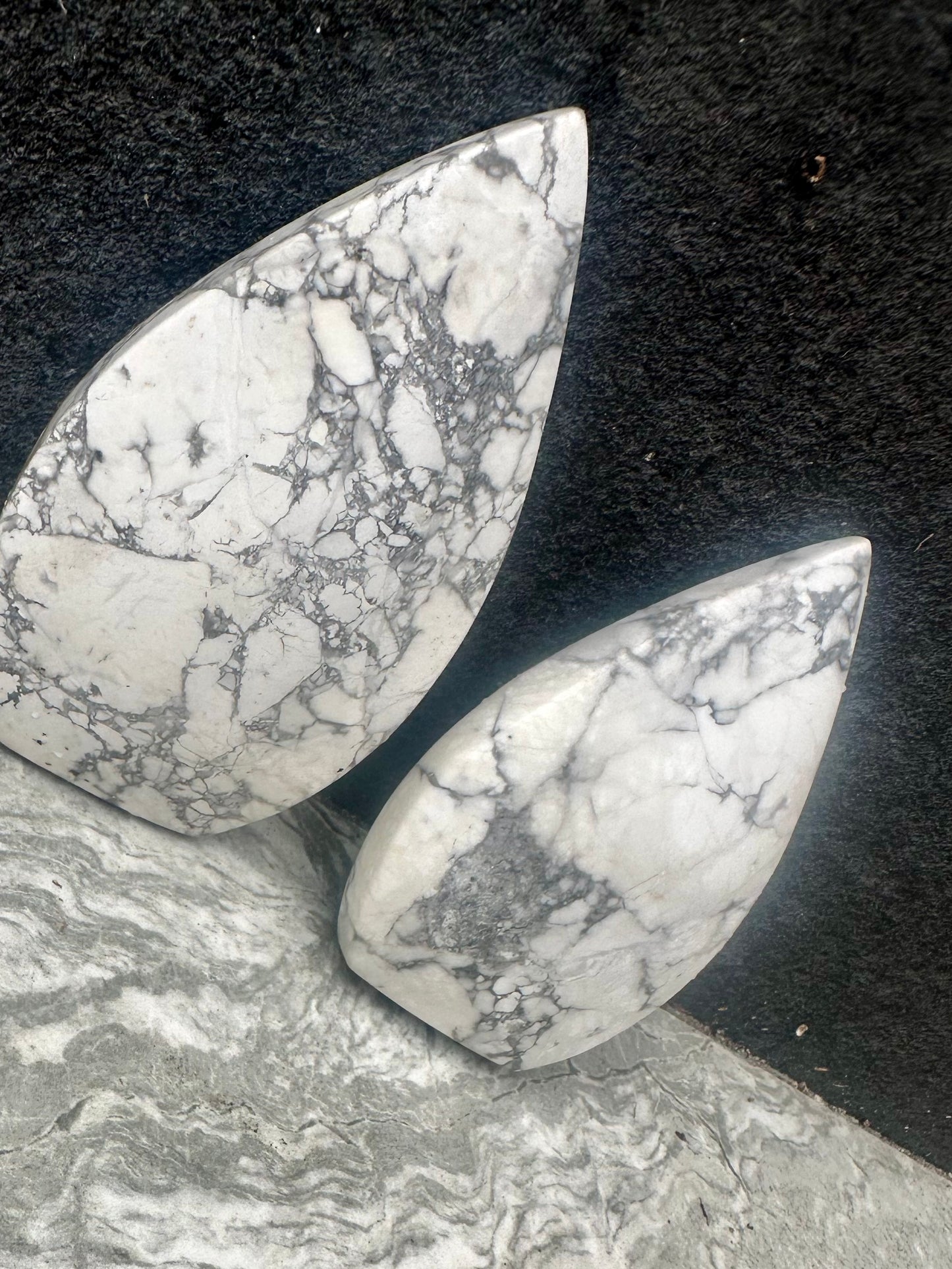 Howlite Flames