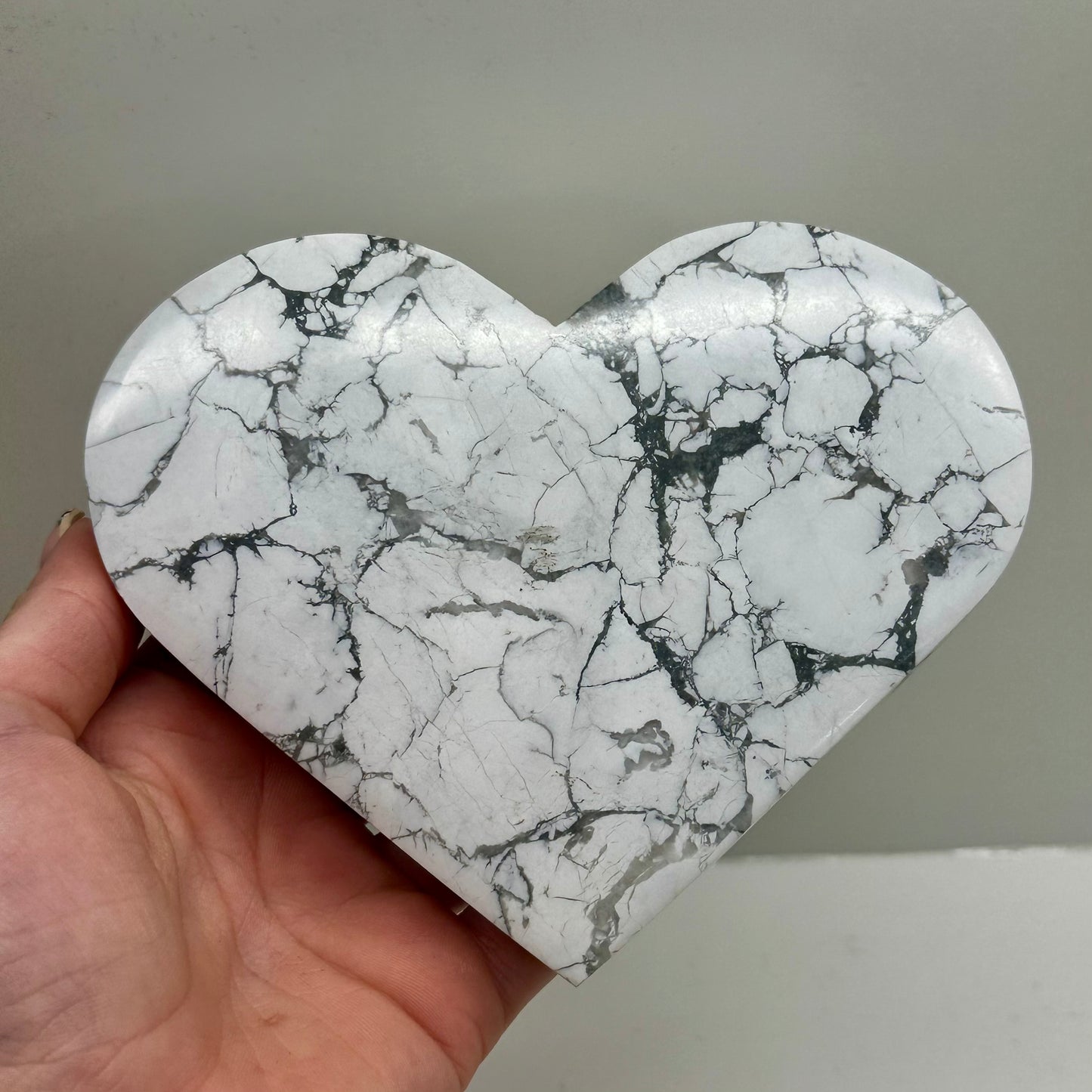 Howlite Heart On Stand