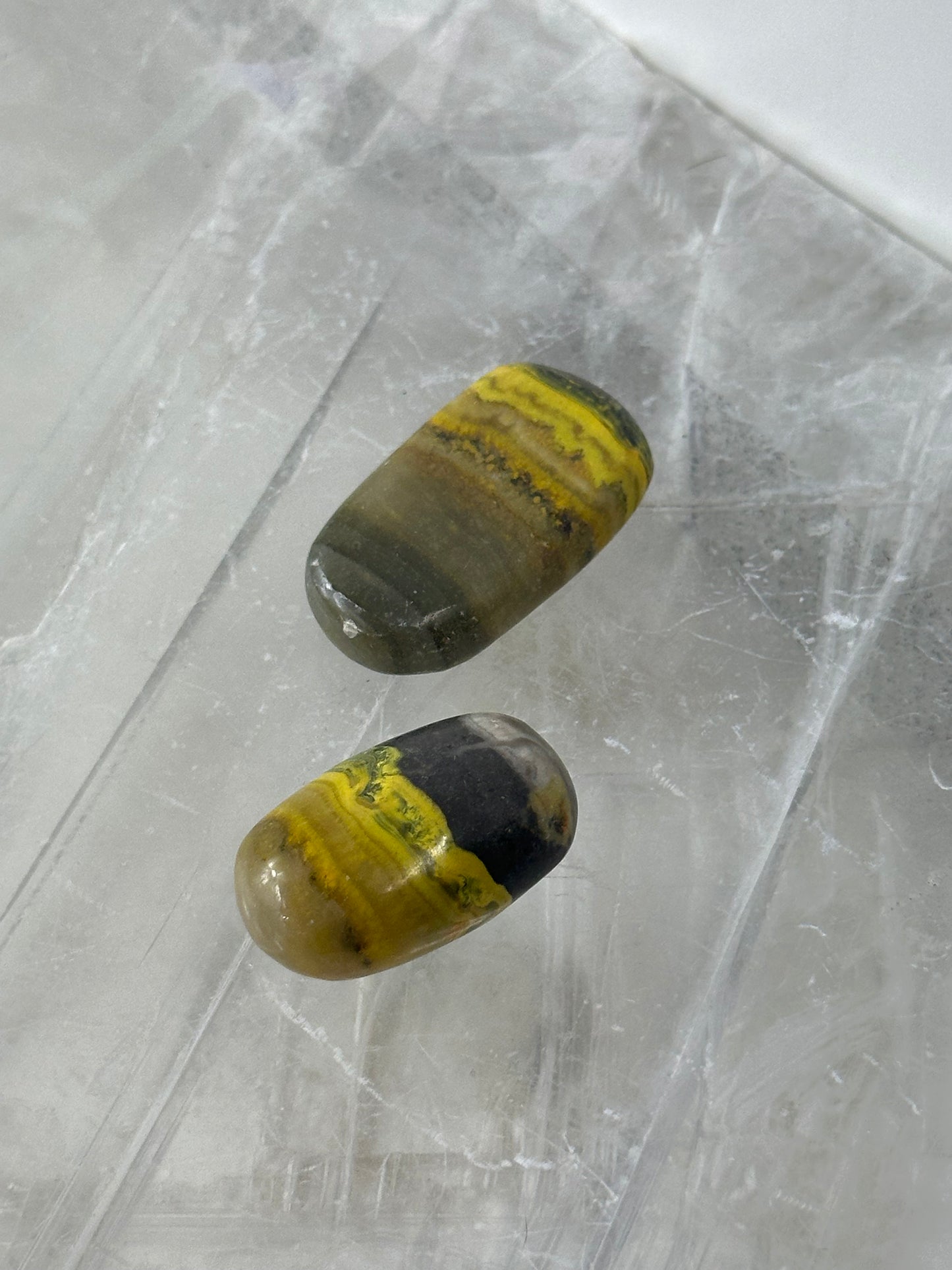 Bumble Bee Jasper Small Palms 3.5cm