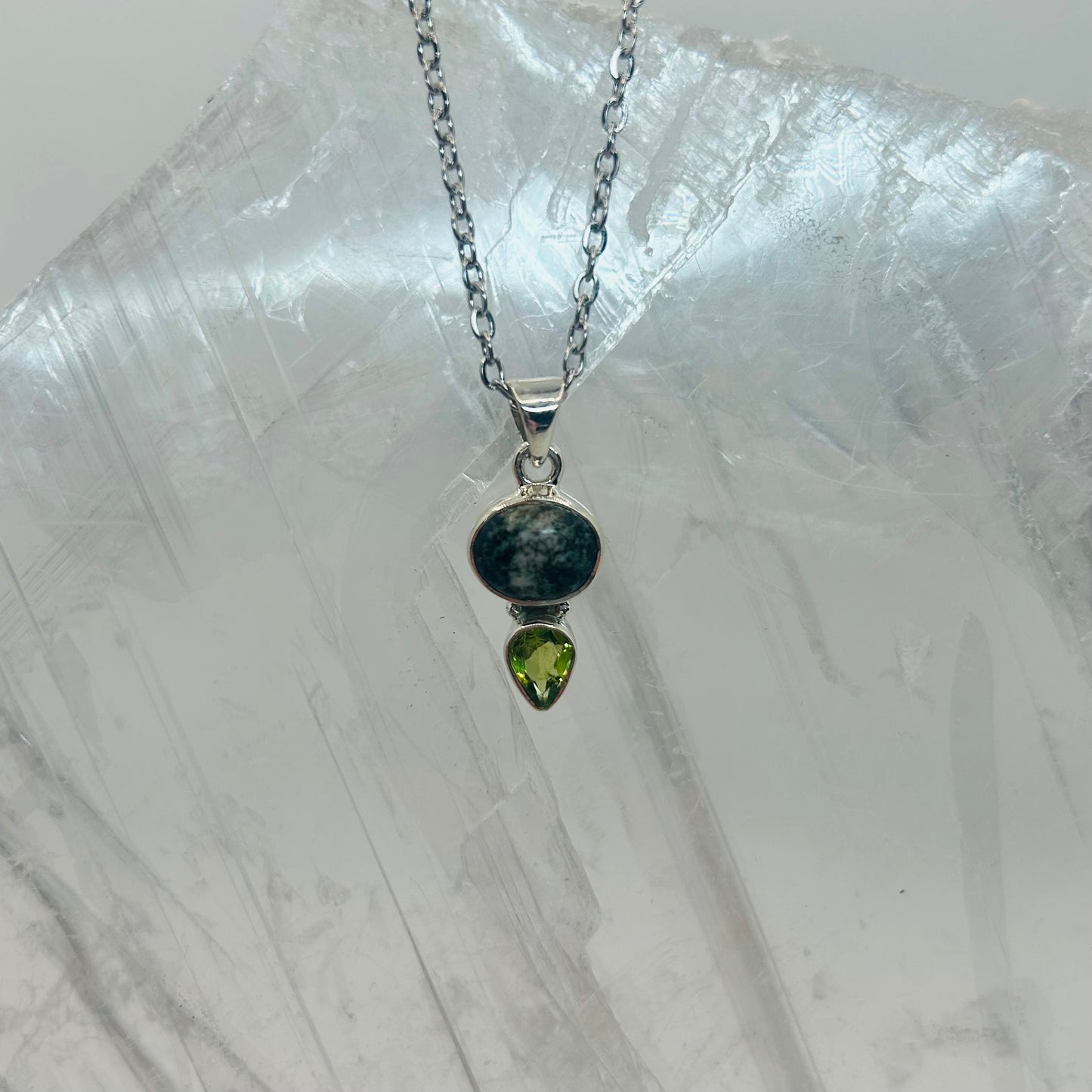 Preseli & Pritdote Pendant