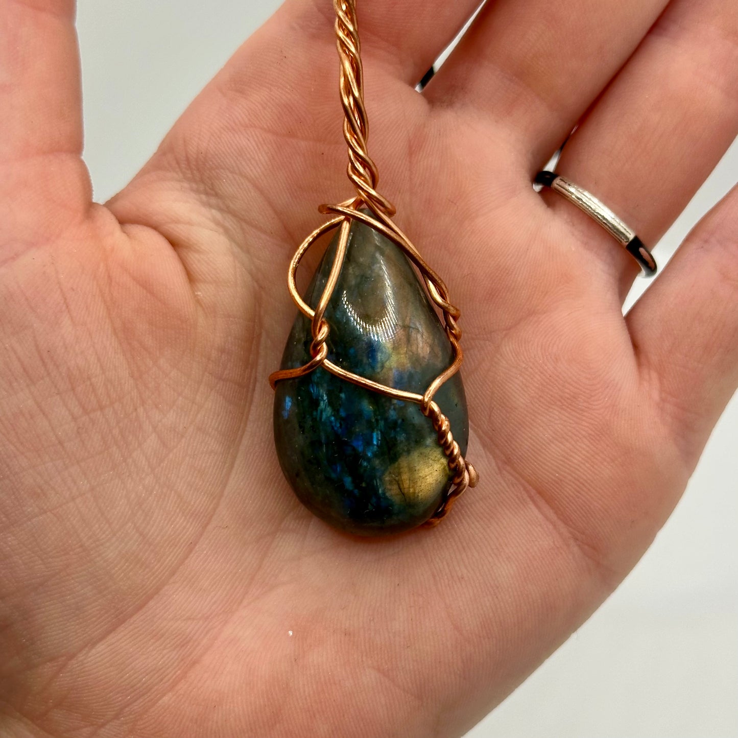 Lee’s Makes Labradorite Pendant