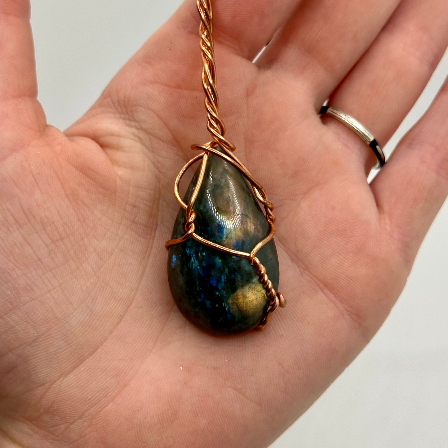 Lee’s Makes Labradorite Pendant