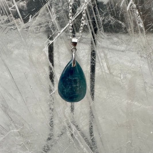 Blue kyanite Pendant￼