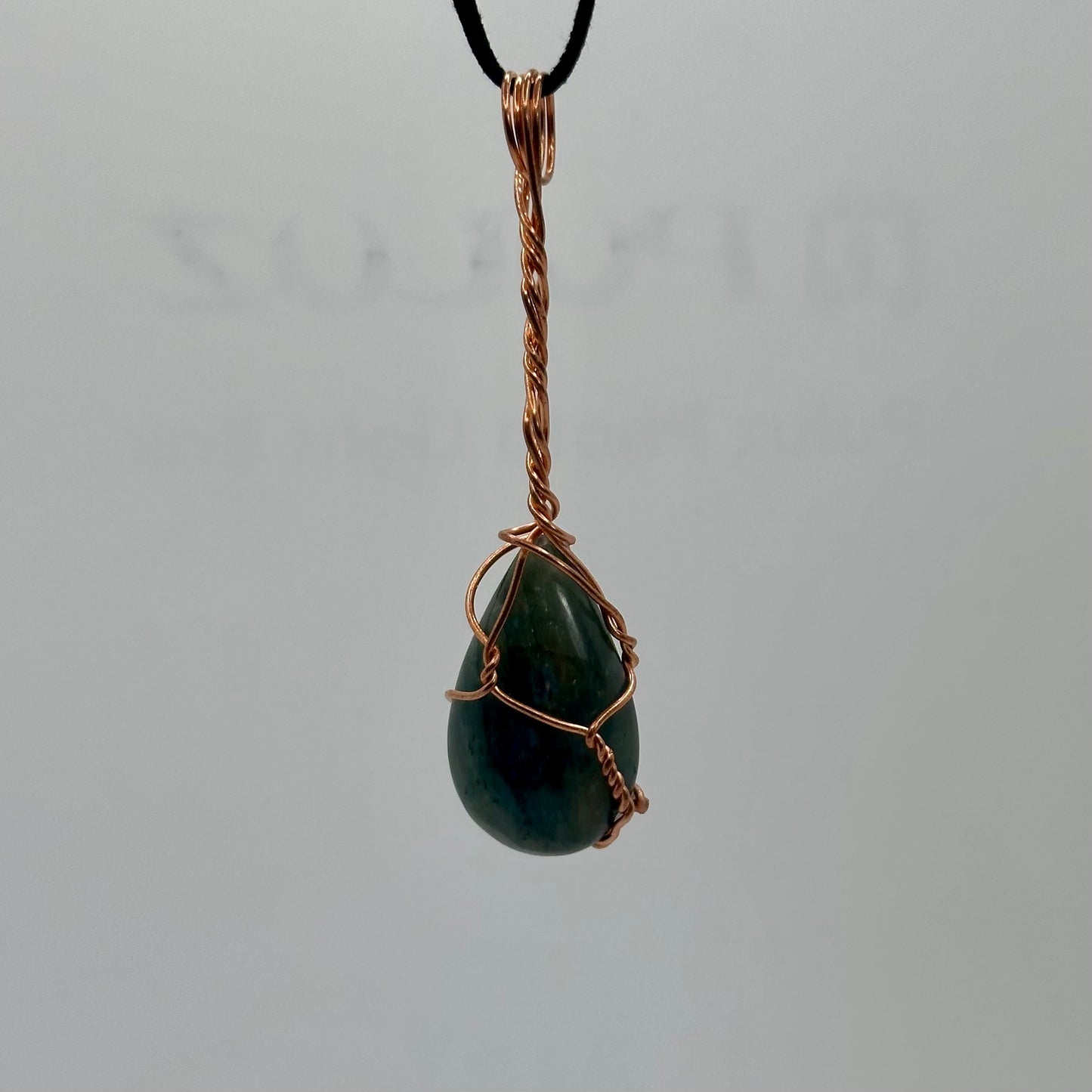 Lee’s Makes Labradorite Pendant