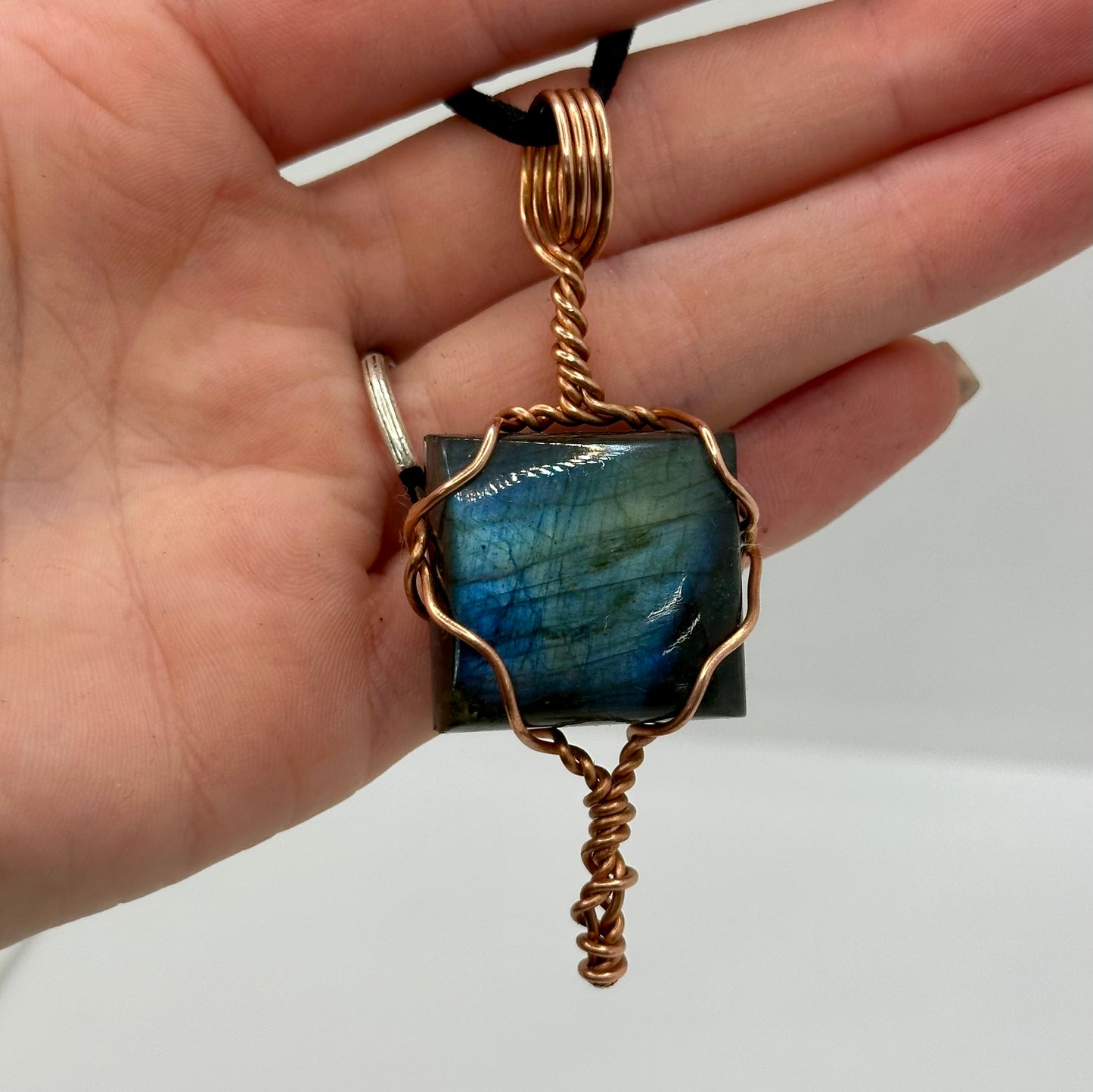 Lee’s Makes Labradorite Pendant