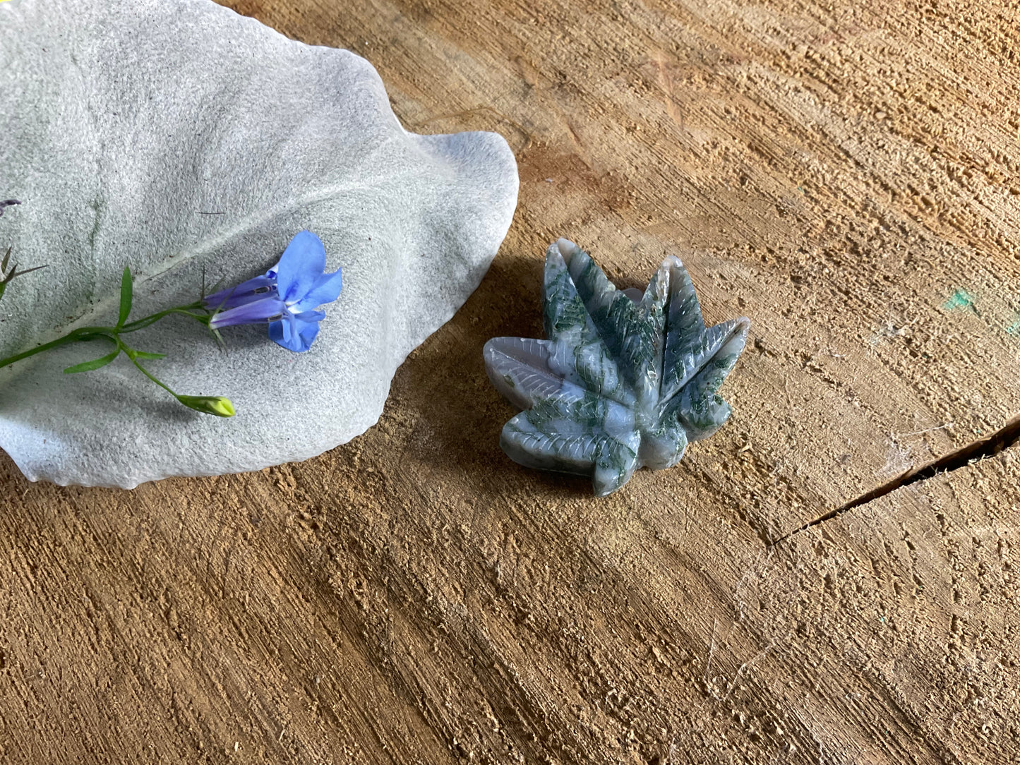 Moss agate leaf (4cm)