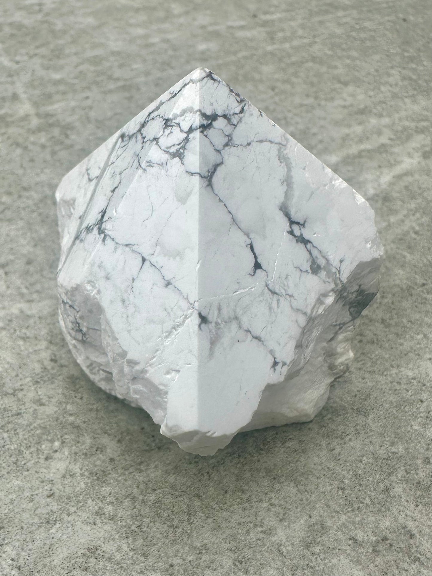 Howlite Energy Generator ￼