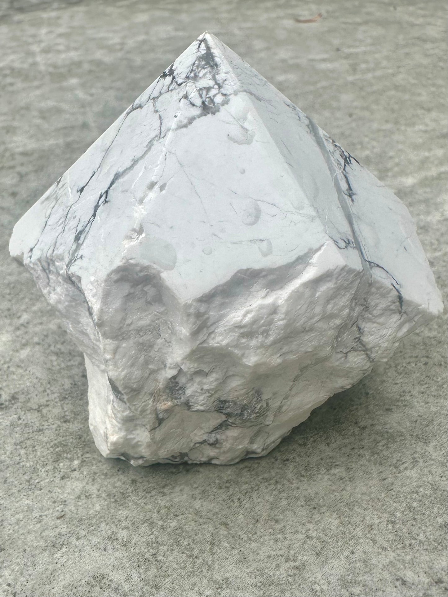 Howlite Energy Generator ￼