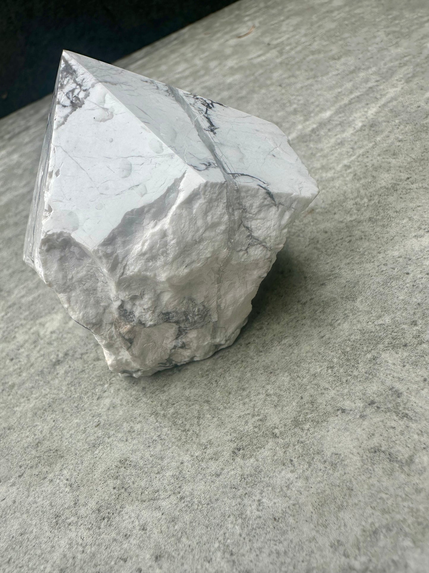 Howlite Energy Generator ￼