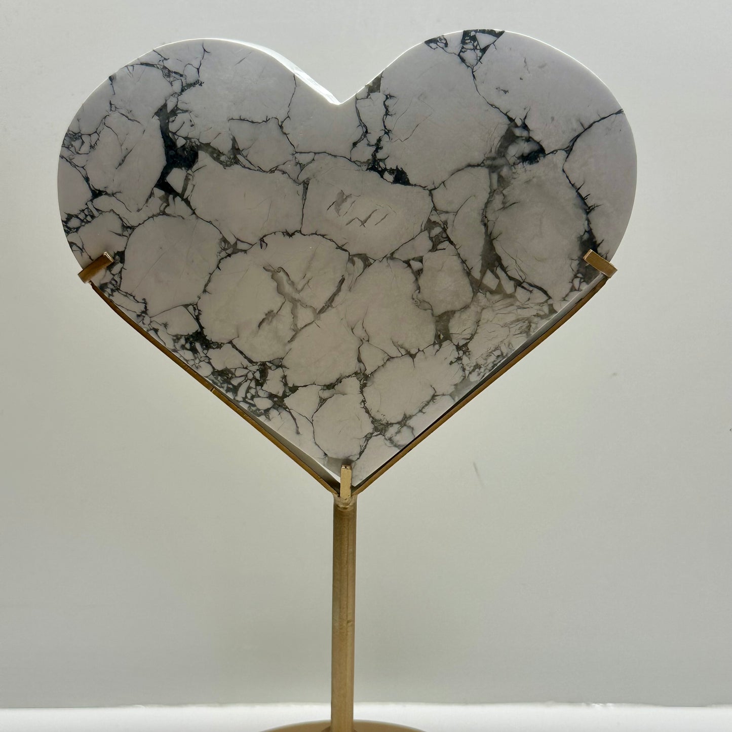 Howlite Heart On Stand