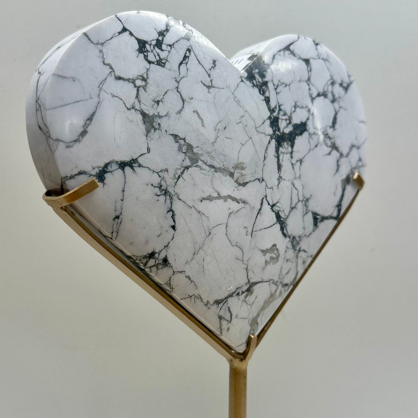 Howlite Heart On Stand