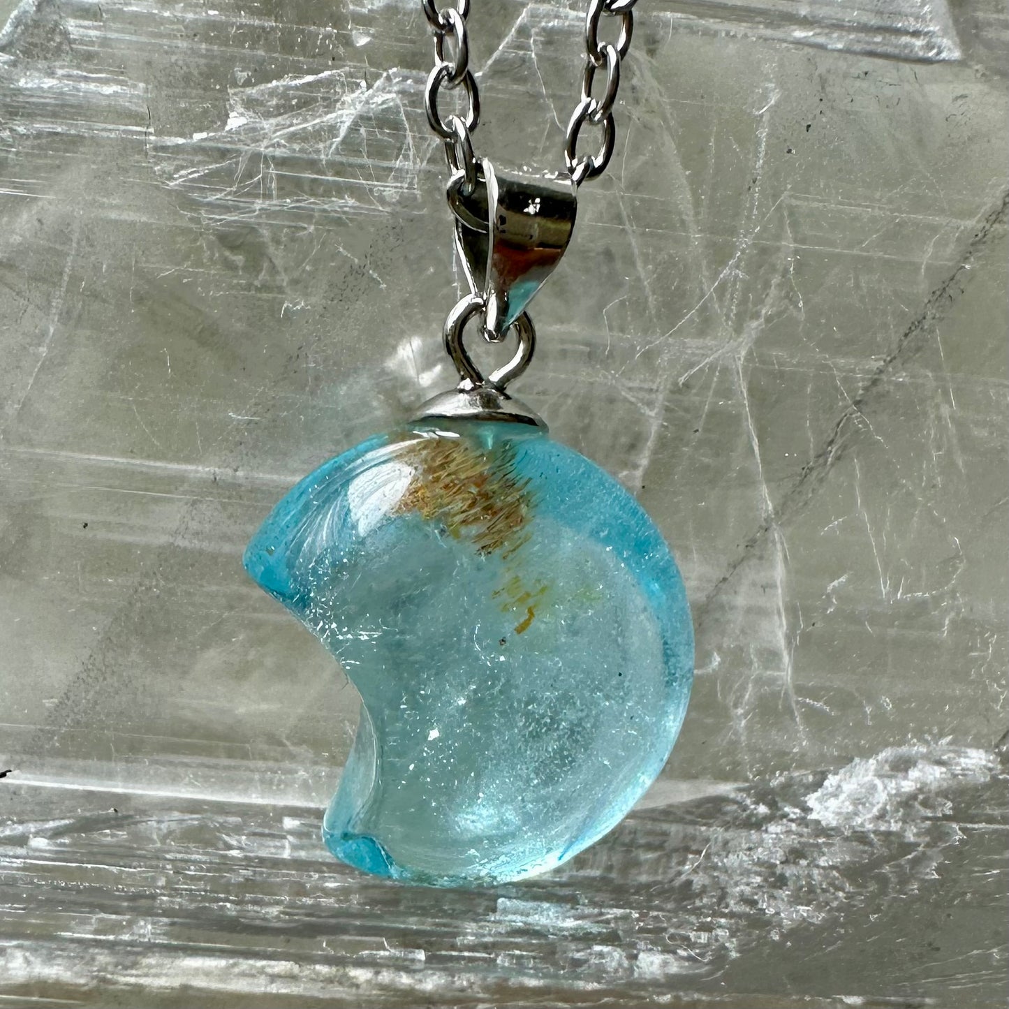 925 Blue Topaz Moon Pendant 1cm