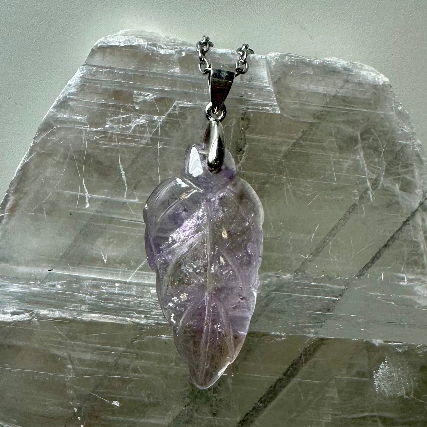 925 Amerturine Leaf Carving Pendant 3cm