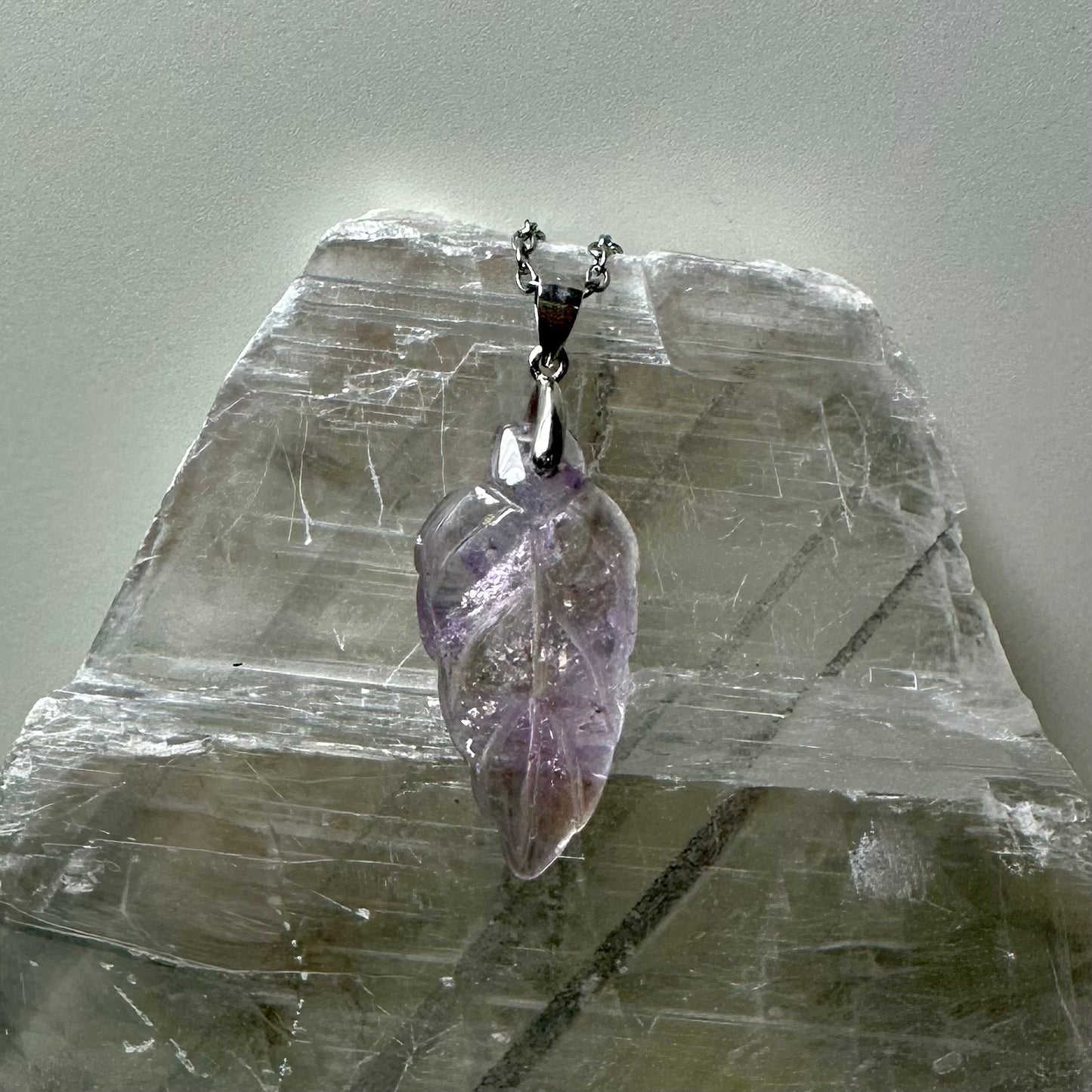 925 Amerturine Leaf Carving Pendant 3cm