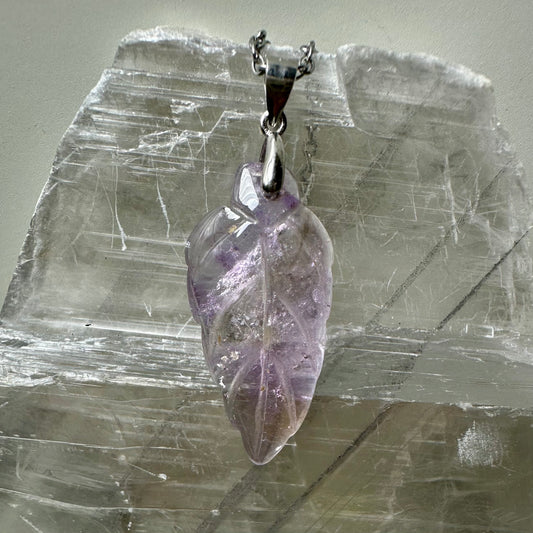925 Amerturine Leaf Carving Pendant 3cm