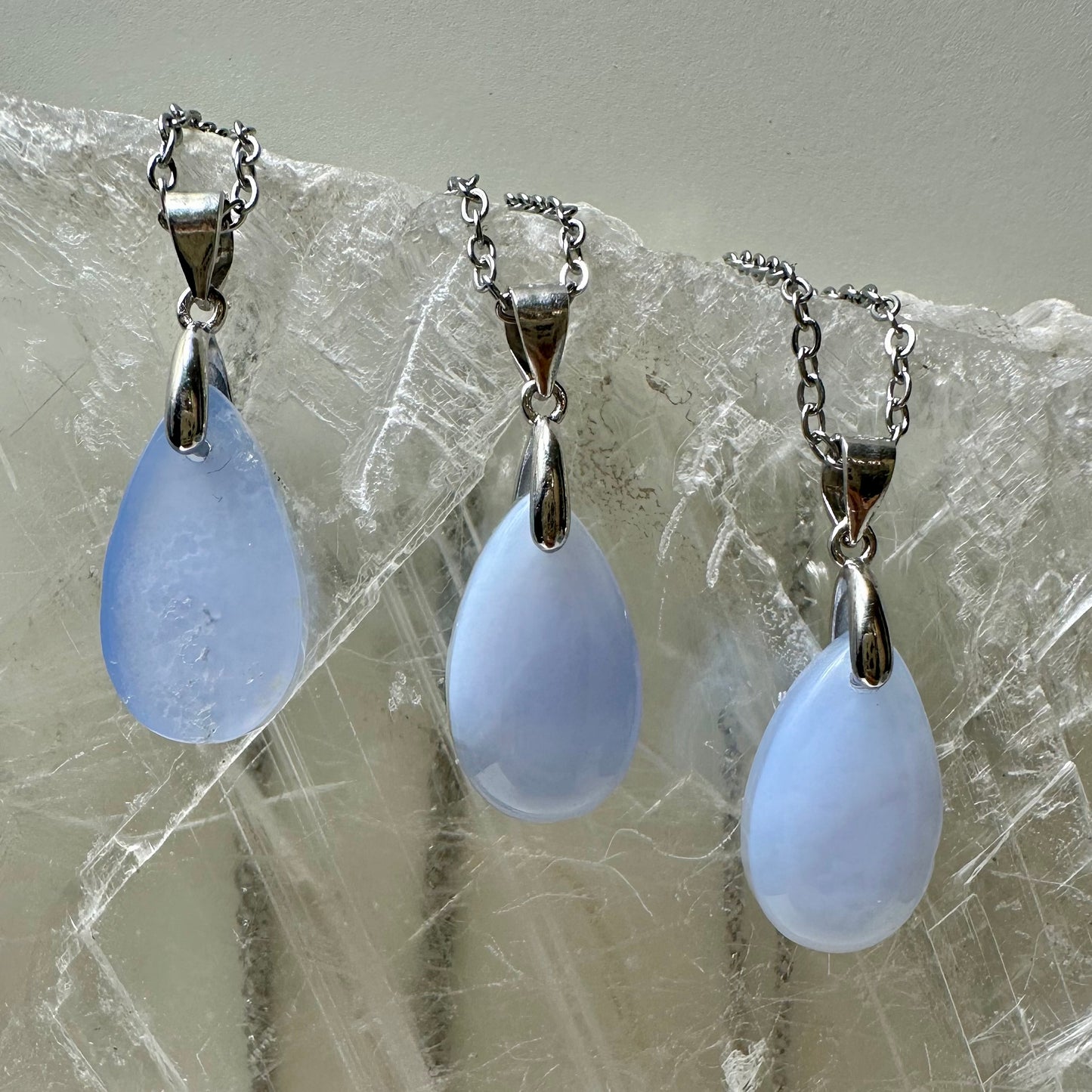 925 Chalcedoney Tear Duct Pendants 2cm