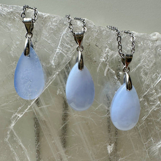 925 Chalcedoney Tear Duct Pendants 2cm