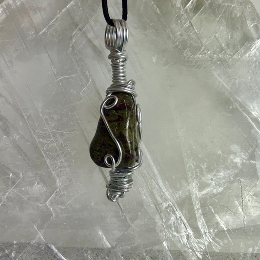 Lee's Makes - African Blood Pendant