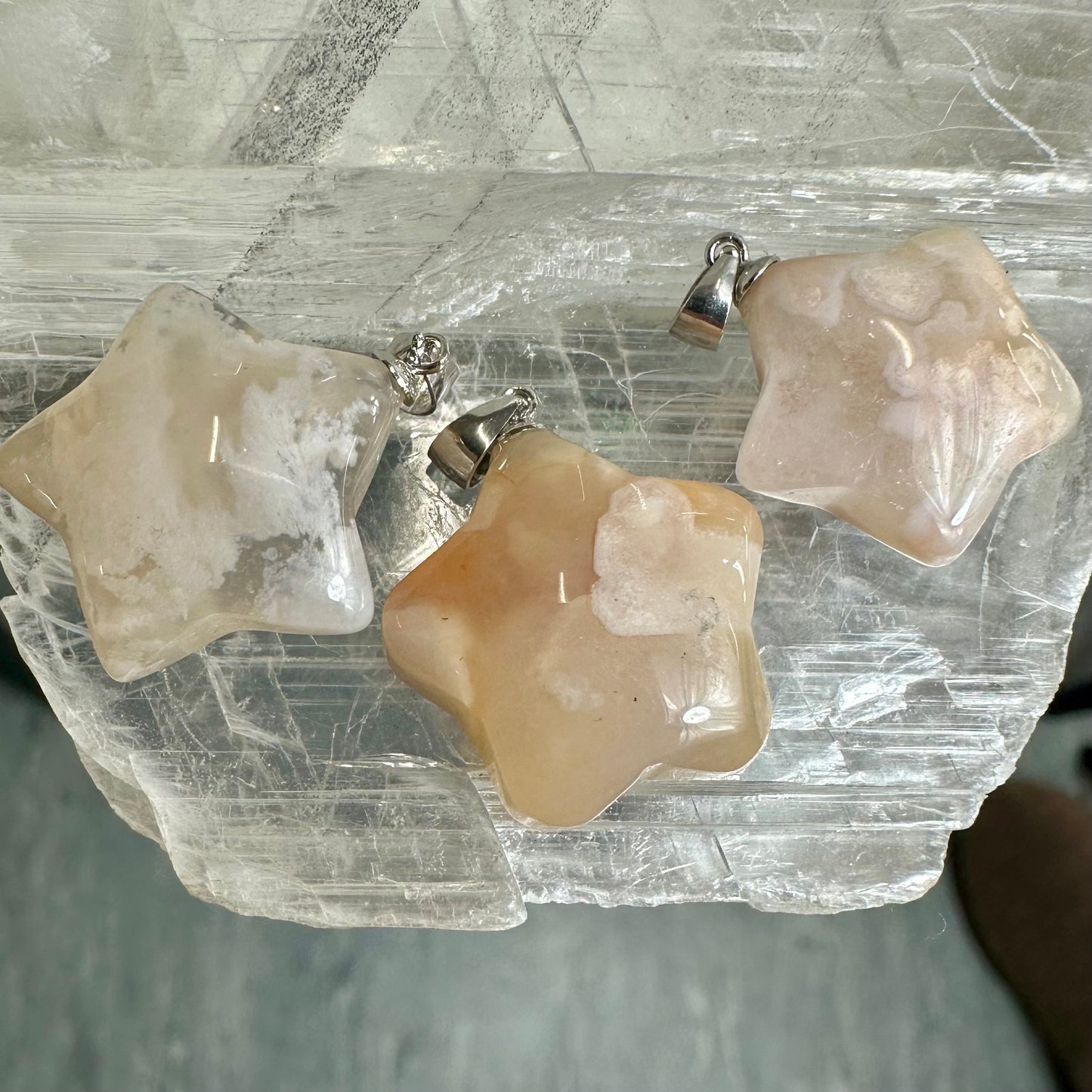 Flower Agate Star Carving Mini Pendants