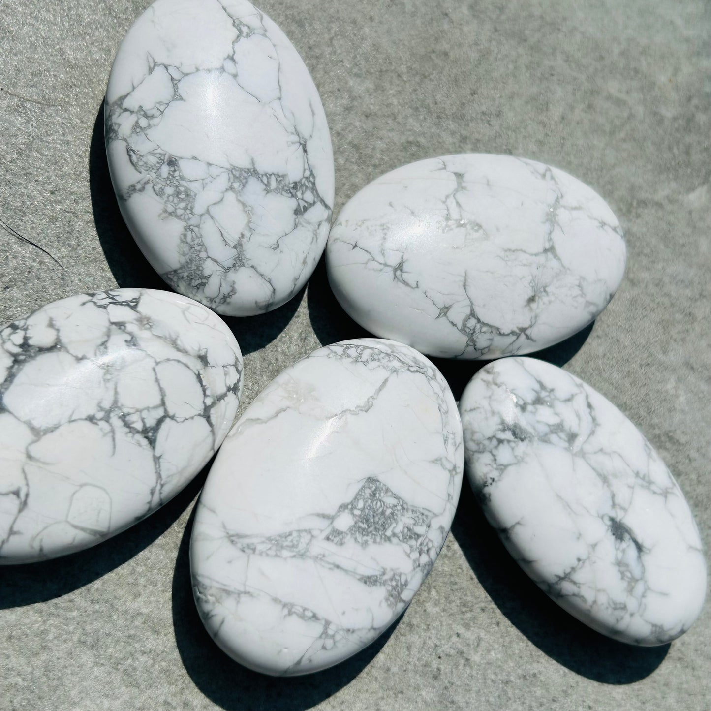 Howlite Palmstone
