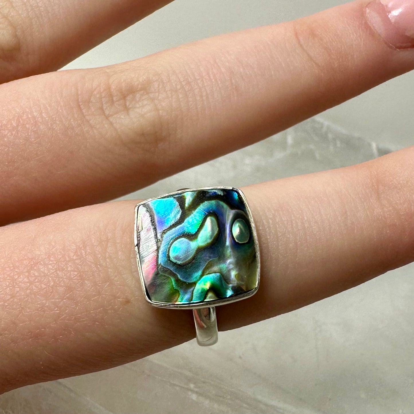Abalone Shell (Size P/Q) Ring